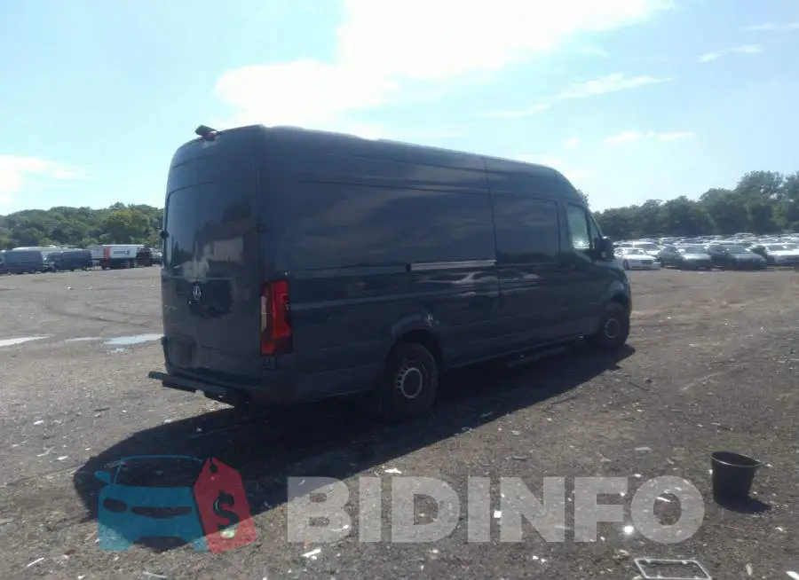 WD4PF1CD8KP147832 Photo# 4