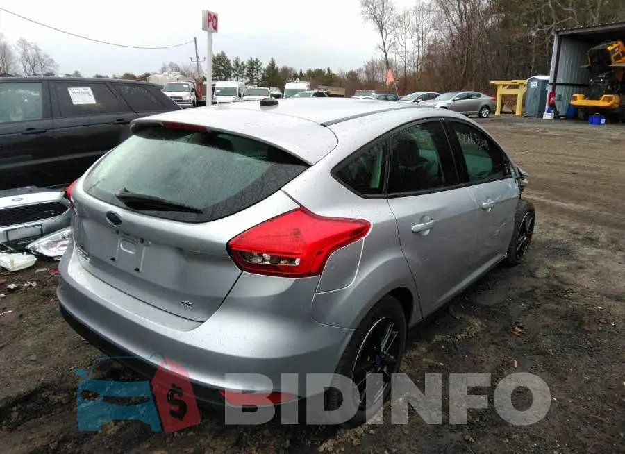 1FADP3K21JL272611 Photo# 4
