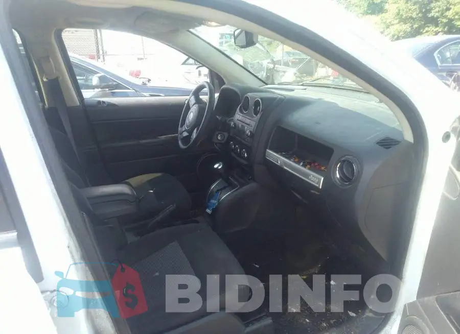 1C4NJCBA1GD524433 Photo# 5