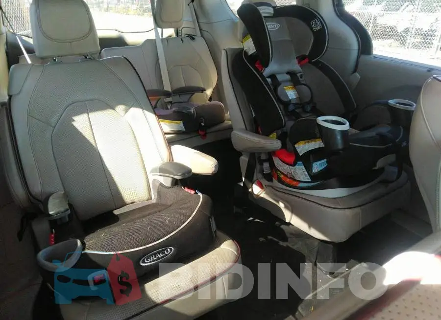 2C4RC1GG6JR107892 Photo# 8