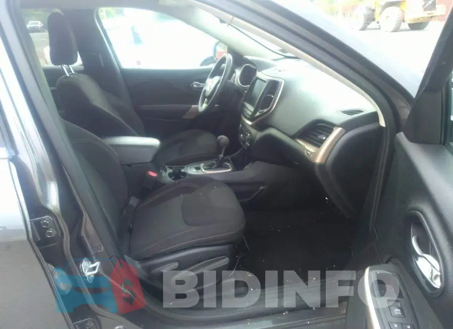 1C4PJLCB4HW650761 Photo# 5