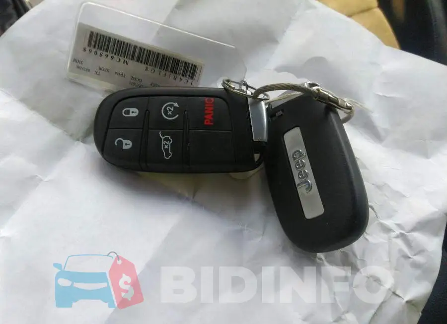 1C4RJFLG8MC665068 Photo# 11