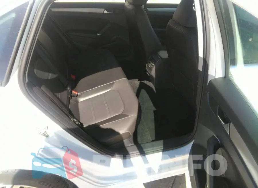 1VWSA7A34NC008578 Photo# 8
