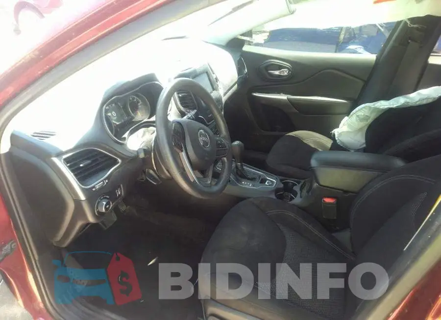 1C4PJLCB5KD175883 Photo# 5