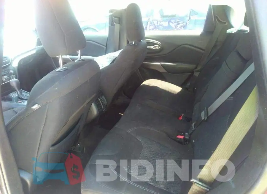 1C4PJLCB5KD175883 Photo# 8