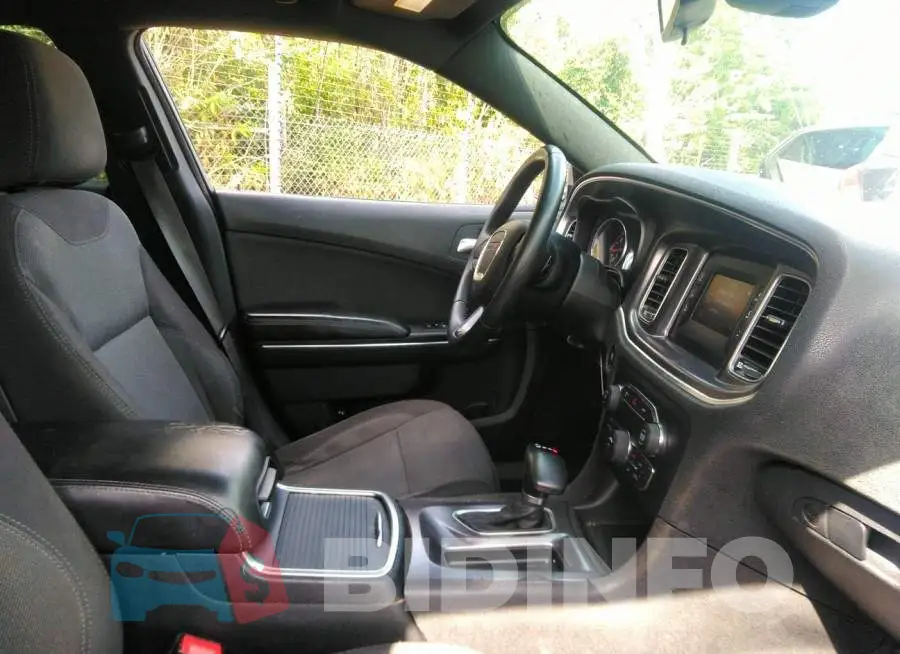 2C3CDXBG8FH870186 Photo# 5
