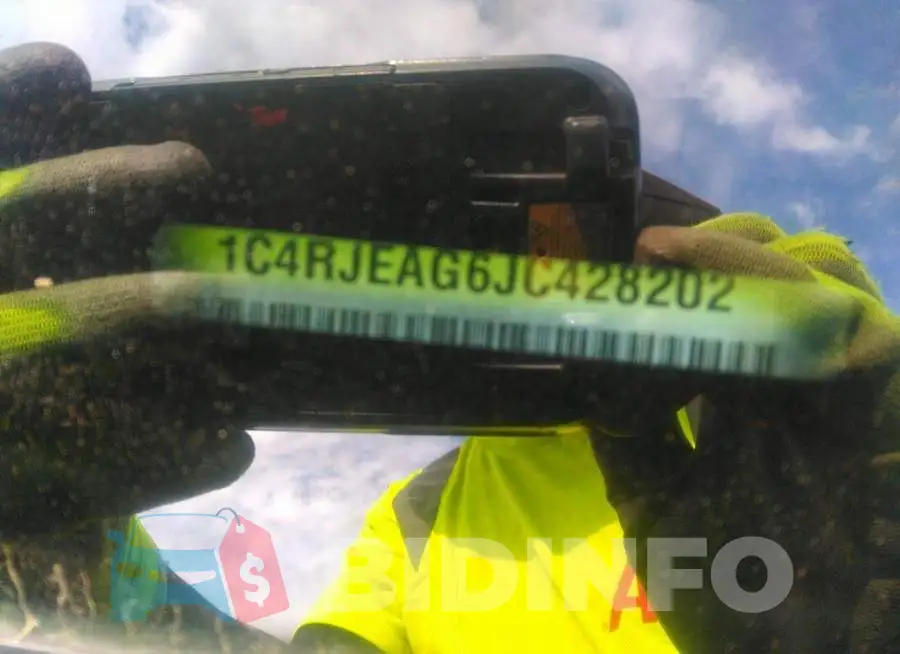 1C4RJEAG6JC428202 Photo# 9