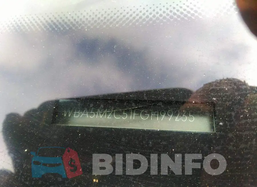 WBA5M2C51FGH99235 Photo# 9