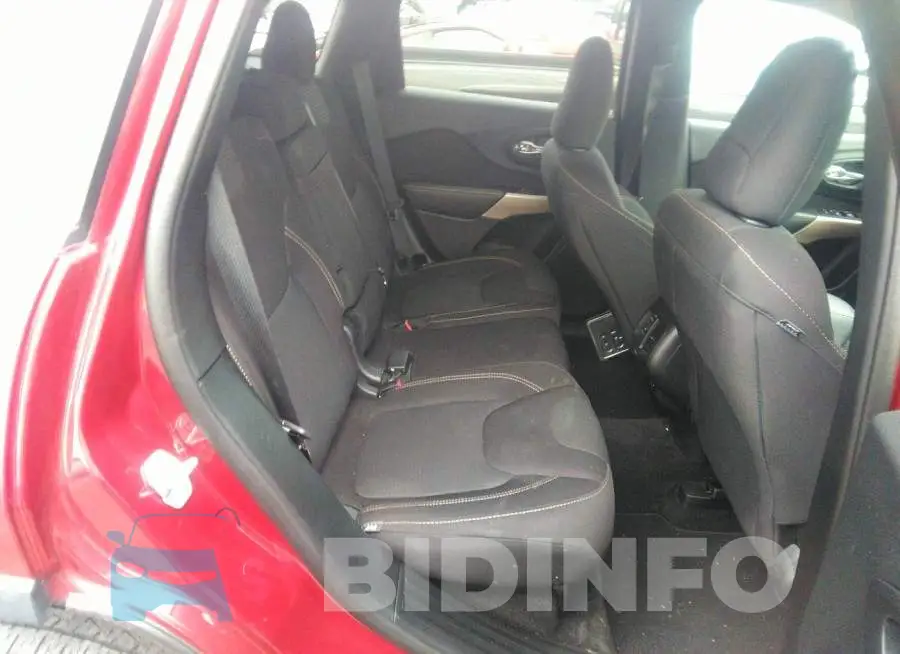 1C4PJLCB3HD221686 Photo# 8