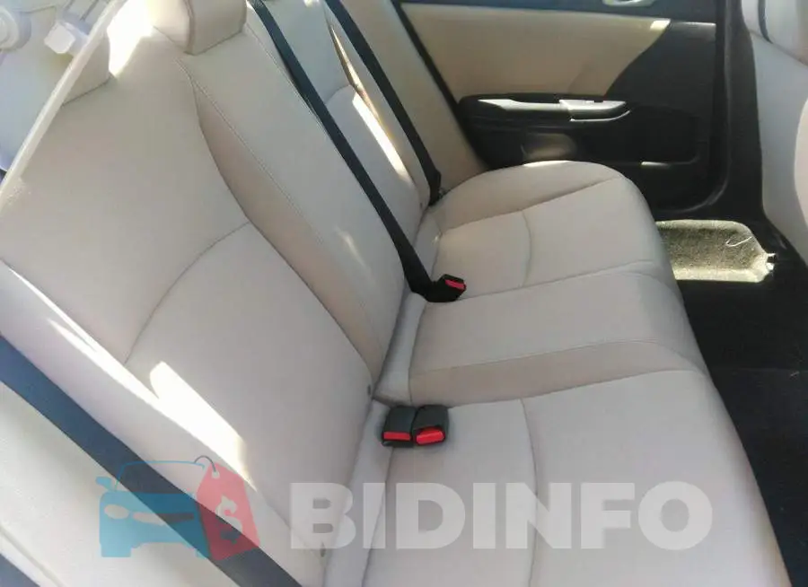 19XFC2F63KE030564 Photo# 8