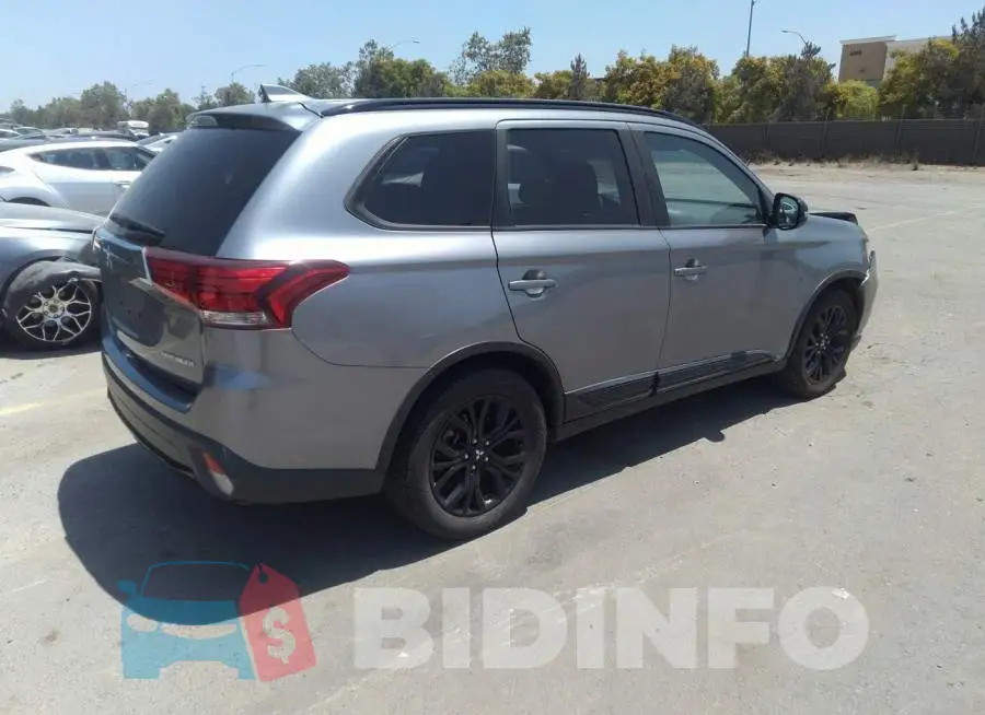JA4AD3A36JZ046135 Photo# 4