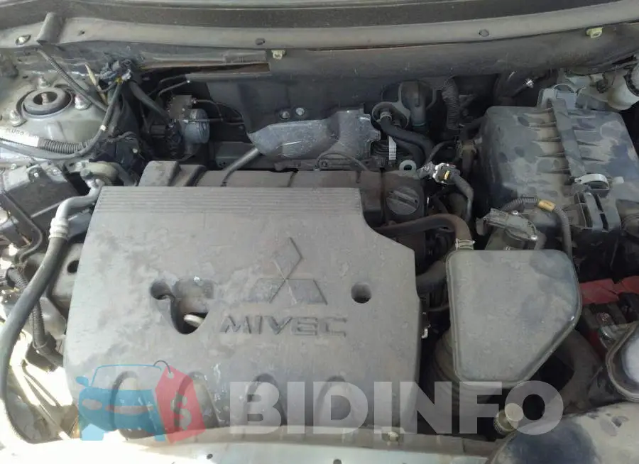 JA4AD3A36JZ046135 Photo# 10