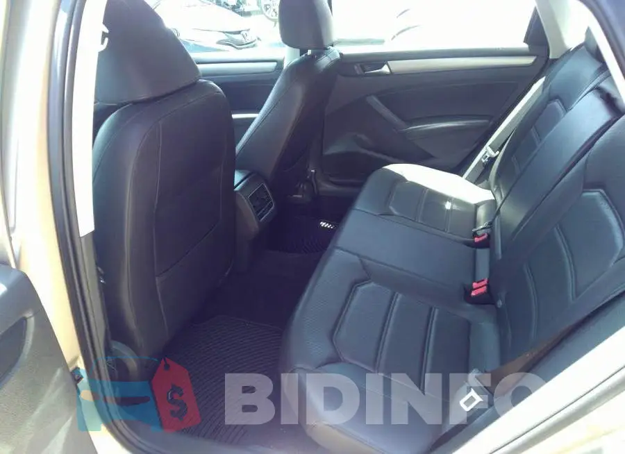 1VWBS7A33FC023734 Photo# 8
