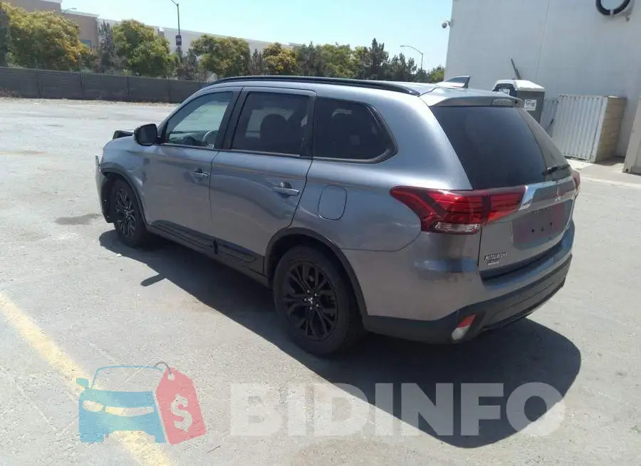 JA4AD3A36JZ046135 Photo# 3