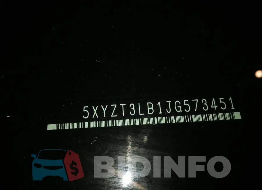 00YZT3LB1JG573451 Photo# 9