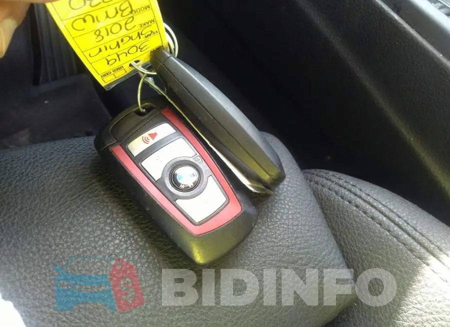 WBA8B9G5XJNU97496 Photo# 11