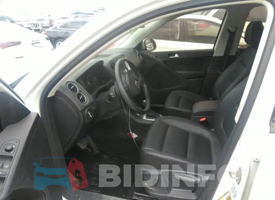 WVGAV7AX3GW579367 Photo# 5