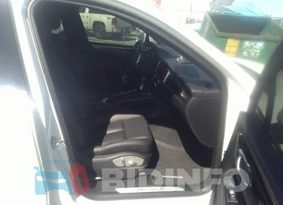 WP1AB2A56LLB32556 Photo# 5