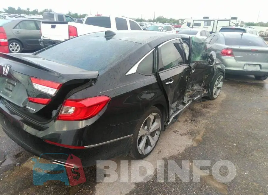 1HGCV1F99JA033389 Photo# 4