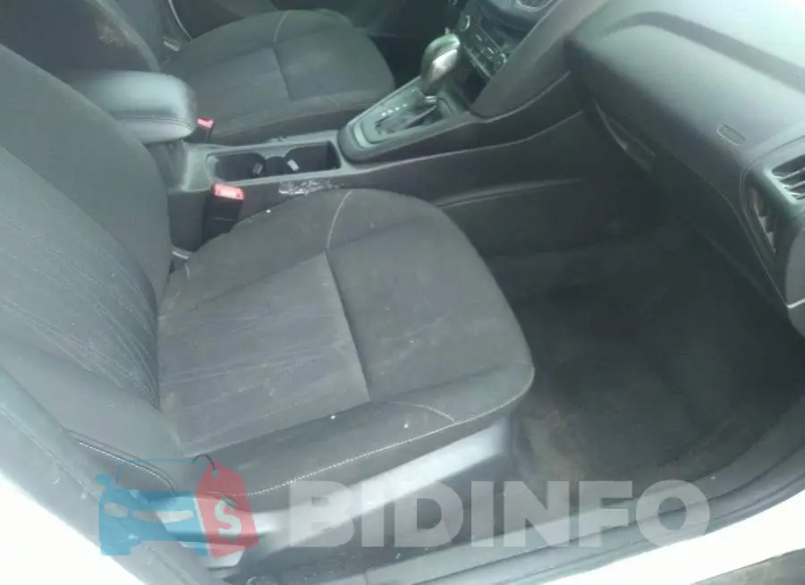 1FADP3FE8JL229050 Photo# 5