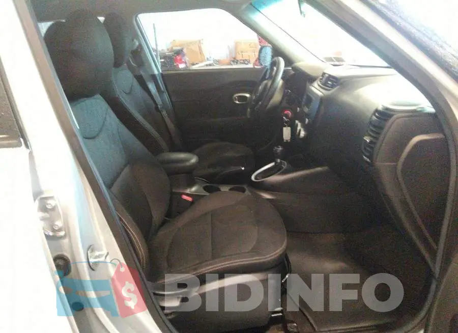 KNDJN2A26F7809438 Photo# 5
