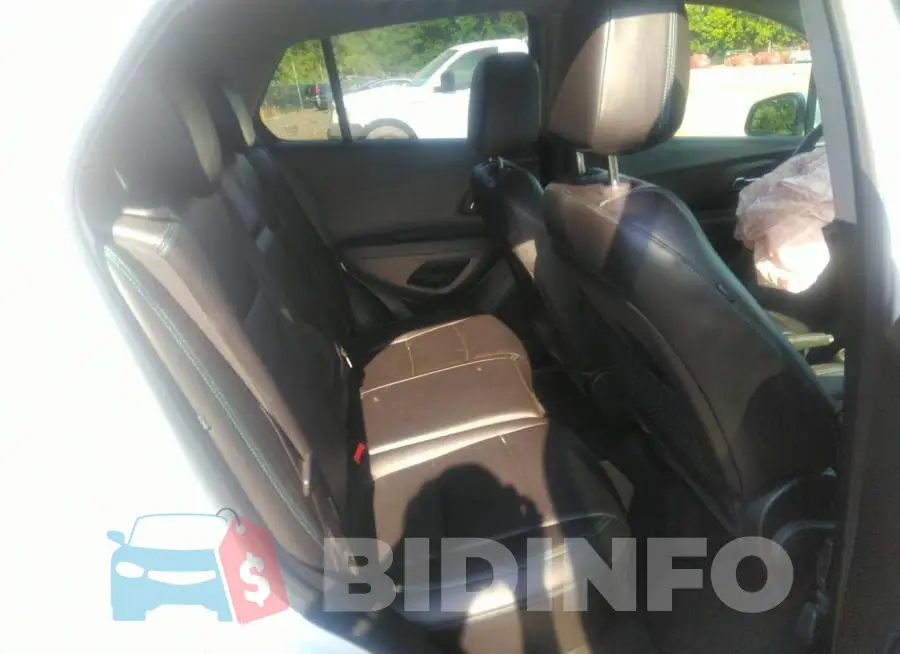 KL7CJTSBXFB215275 Photo# 8
