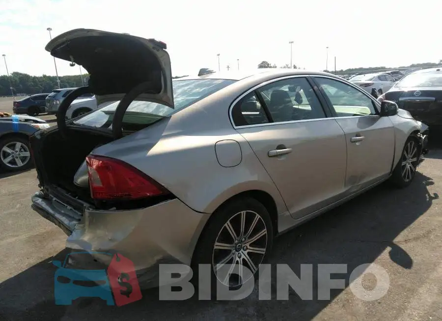 LYV402TK8HB128186 Photo# 4