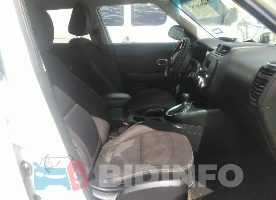 KNDJN2A29F7152425 Photo# 5