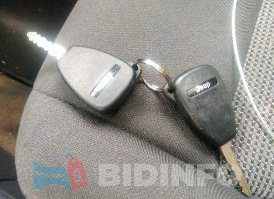 1C4NJRFB5GD742011 Photo# 11