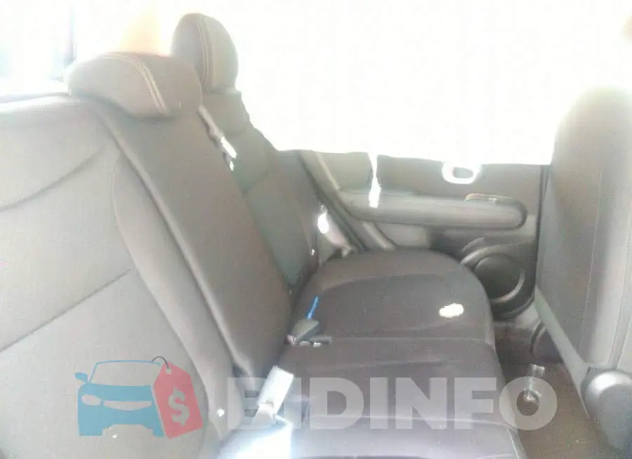 KNDJN2A22K7692080 Photo# 5