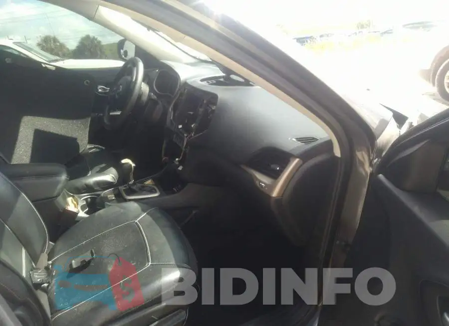 1C4PJLCB7FW781826 Photo# 5