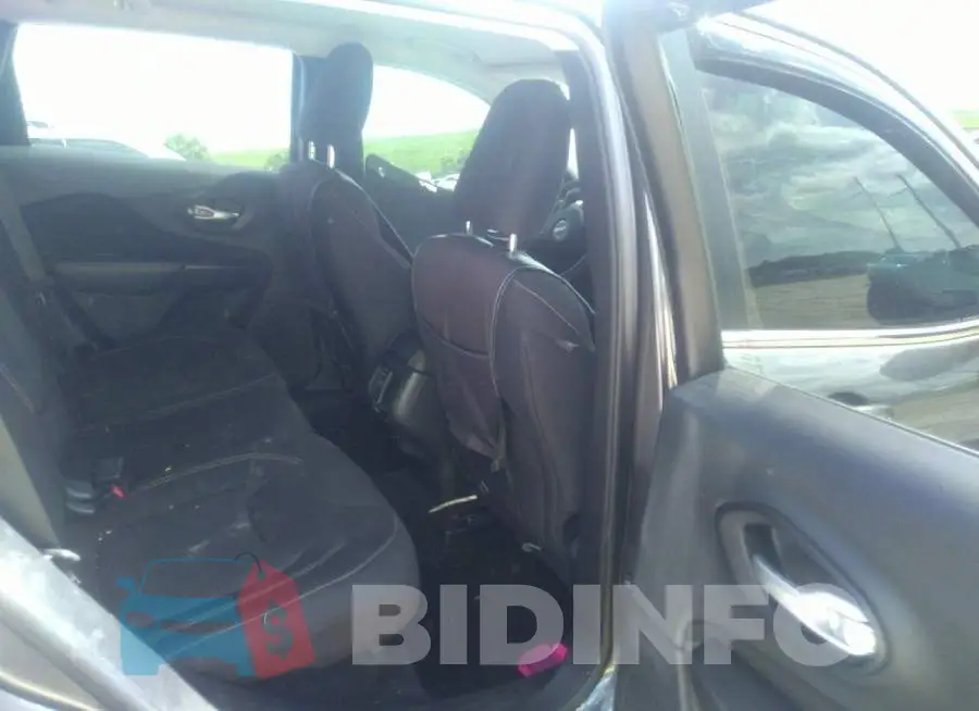 1C4PJLCB7FW781826 Photo# 8