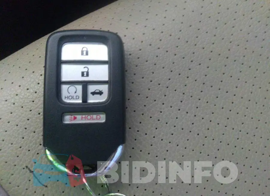 1HGCR2F83HA269256 Photo# 11