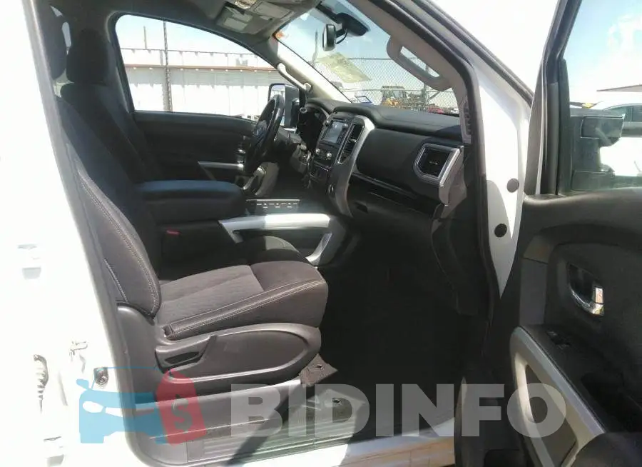 1N6AA1F47JN526709 Photo# 5