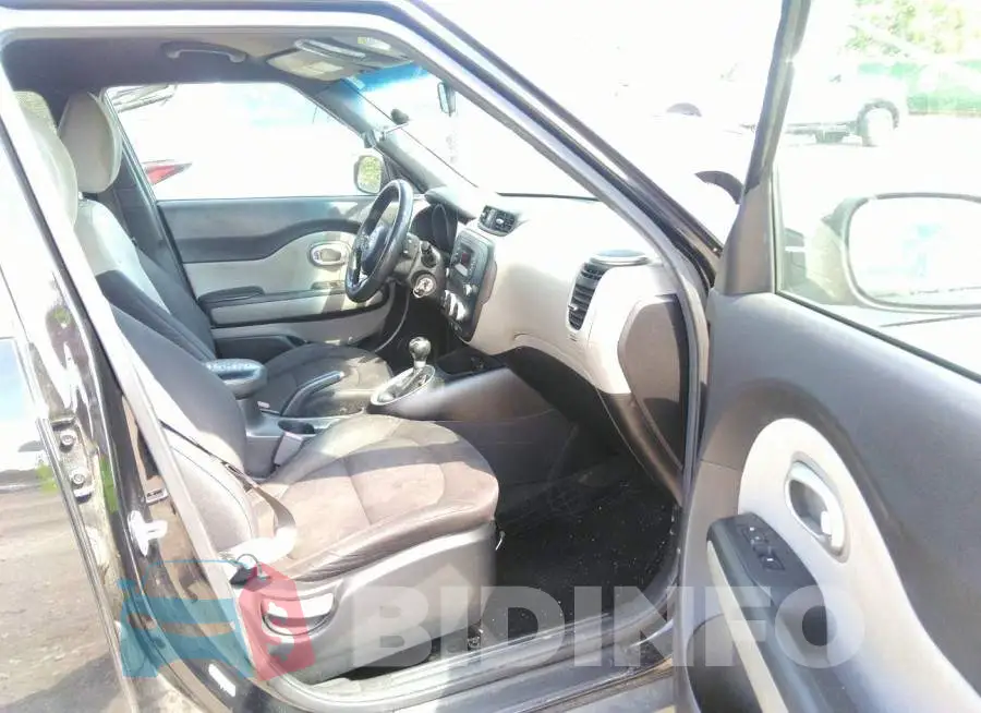 KNDJN2A27F7783934 Photo# 5