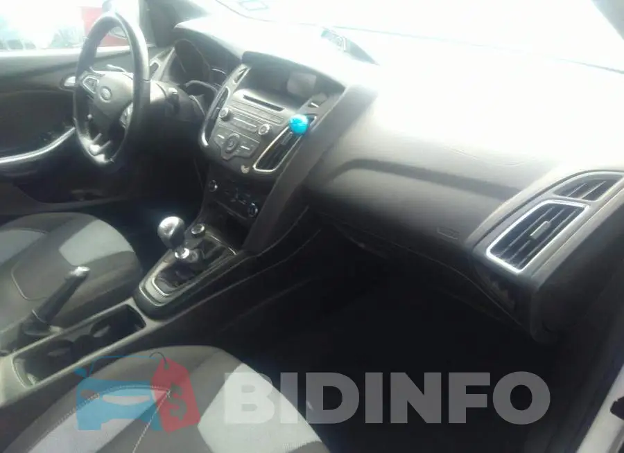 1FADP3L94GL360525 Photo# 5