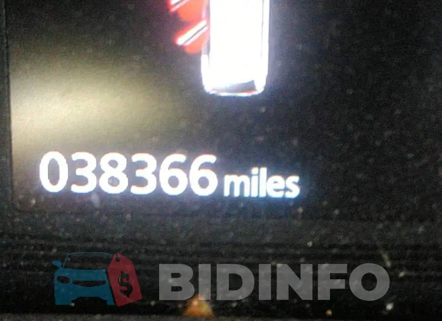 JA4AD3A38LZ003287 Photo# 7