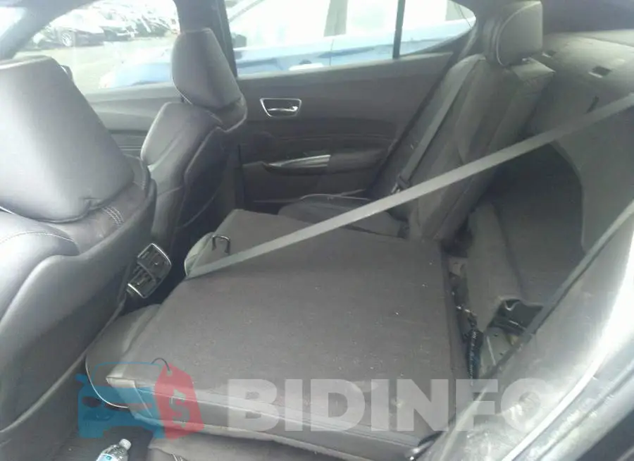 19UUB1F67KA007555 Photo# 8