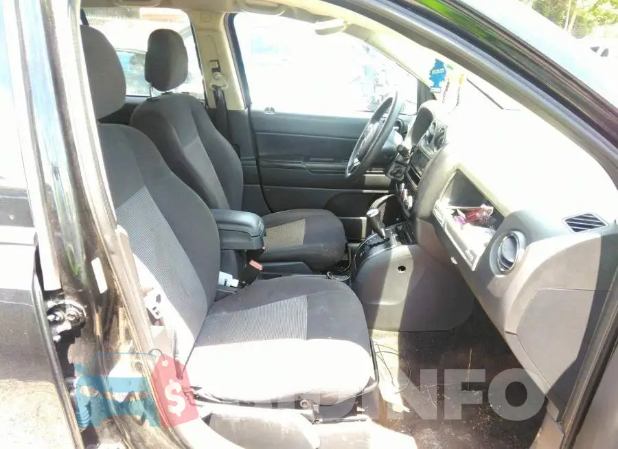 1C4NJCBA1FD249693 Photo# 5