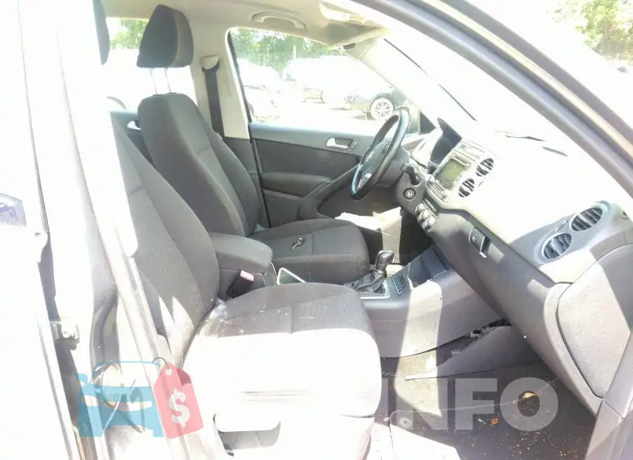 WVGAV7AX2FW556628 Photo# 5
