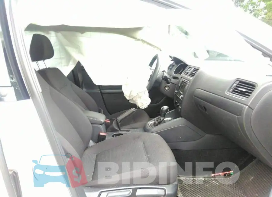 3VW267AJ5GM302220 Photo# 5