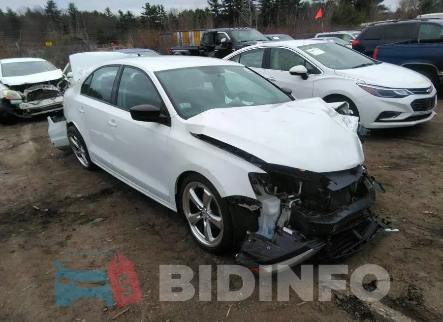 3VWD17AJ2FM268923 Photo# 1