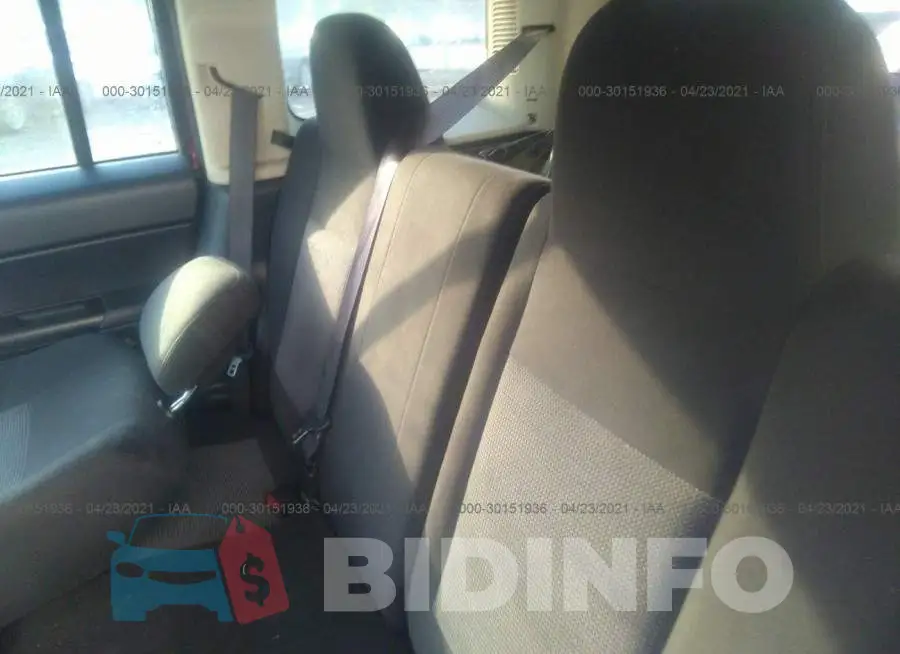 1C4NJRBBXHD142883 Photo# 8