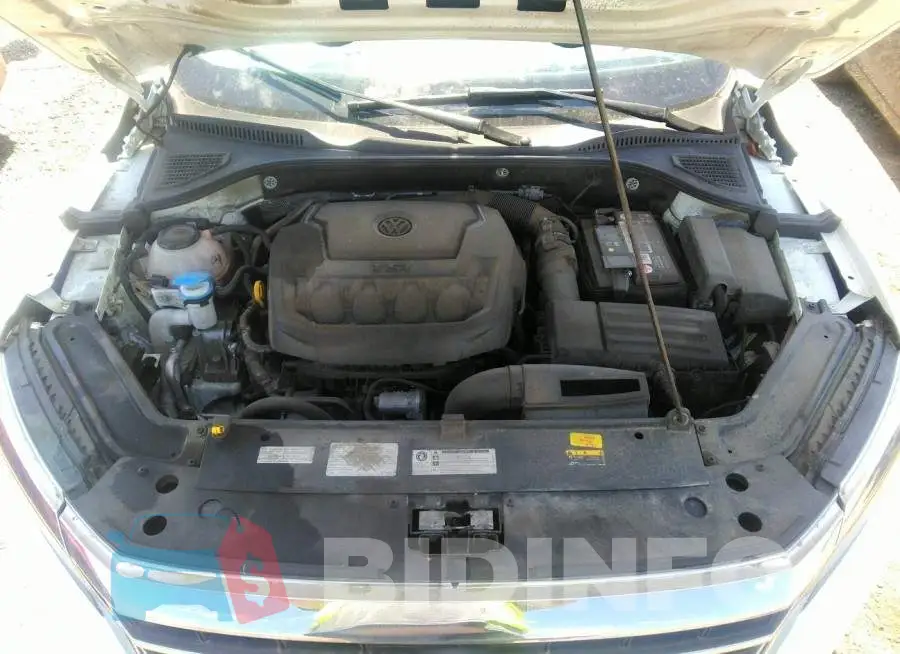 1VWSA7A35LC010241 Photo# 10