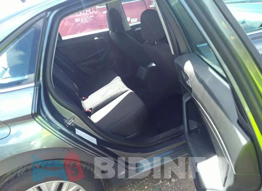 3VWCB7BU2KM126146 Photo# 8