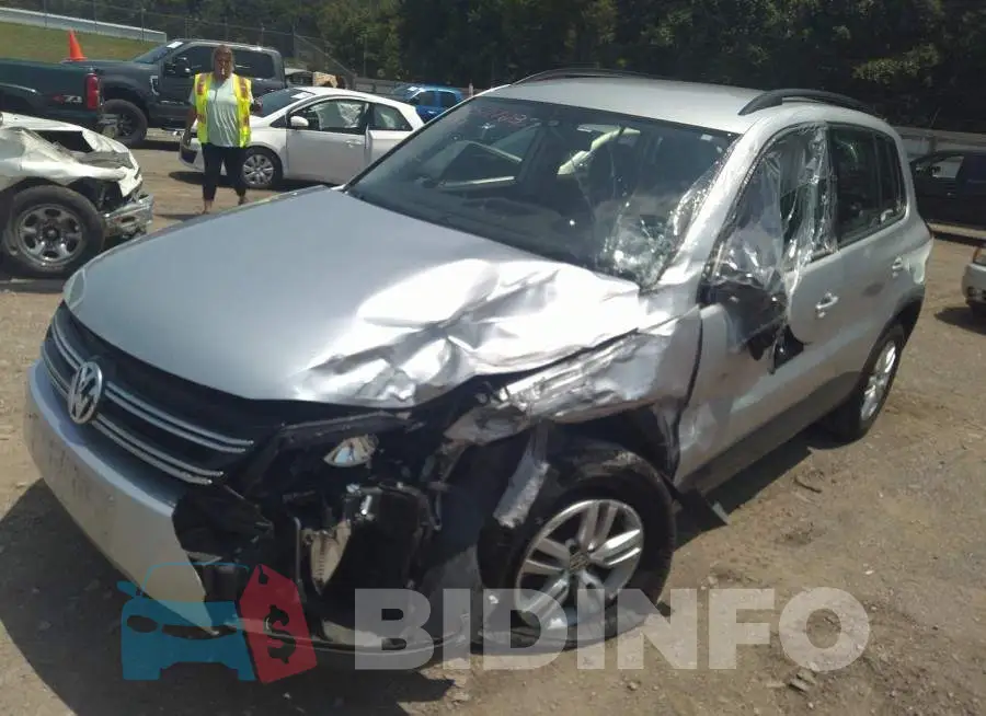 WVGBV7AX3HW501757 Photo# 2