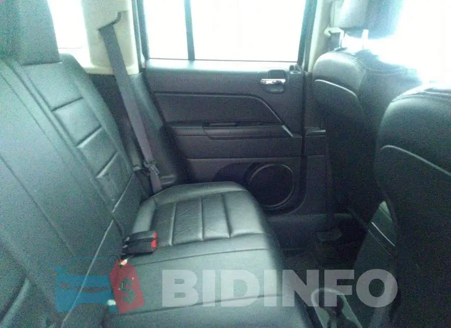 1C4NJRFB3GD725434 Photo# 8