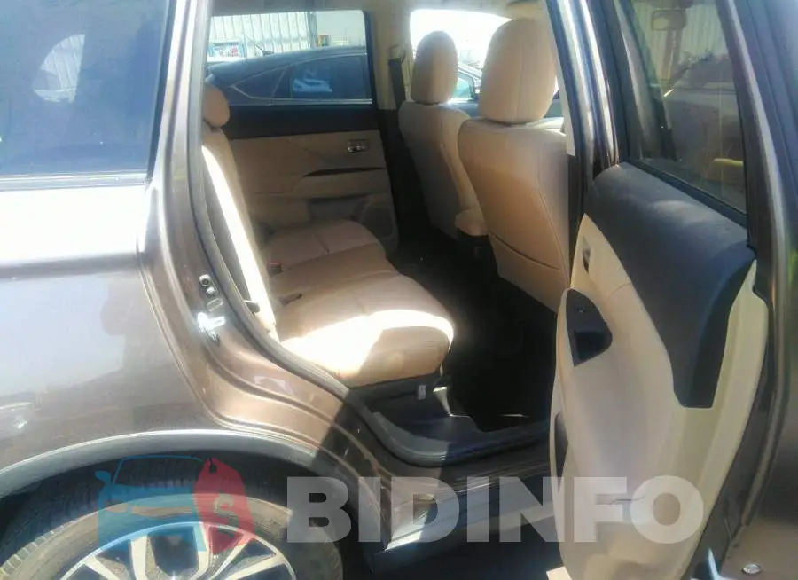 JA4AD3A38JZ061042 Photo# 8