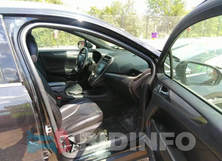 5LMCJ2A94FUJ27668 Photo# 5