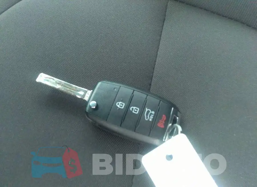 KNDJN2A2XH7468919 Photo# 11